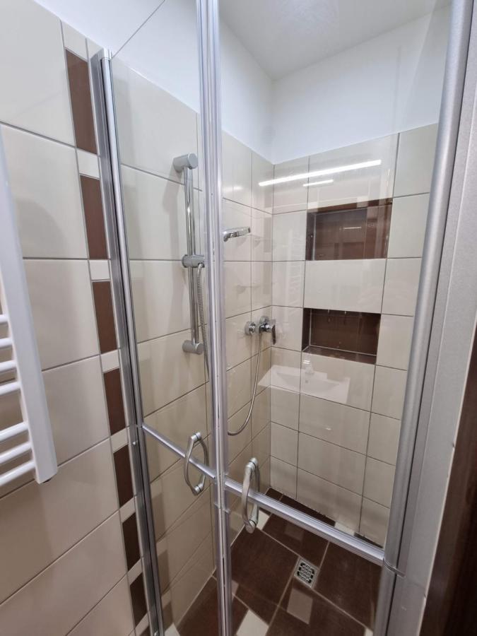 Ferienwohnung Flora Apartman Szegedin Exterior foto