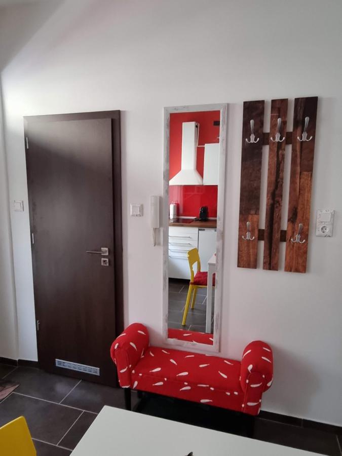 Ferienwohnung Flora Apartman Szegedin Exterior foto